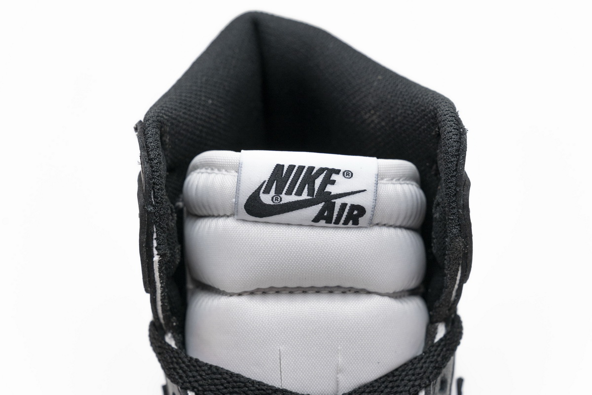 Air Jordan 1 Retro  High Black White (2014) 555088-010 - Image 6