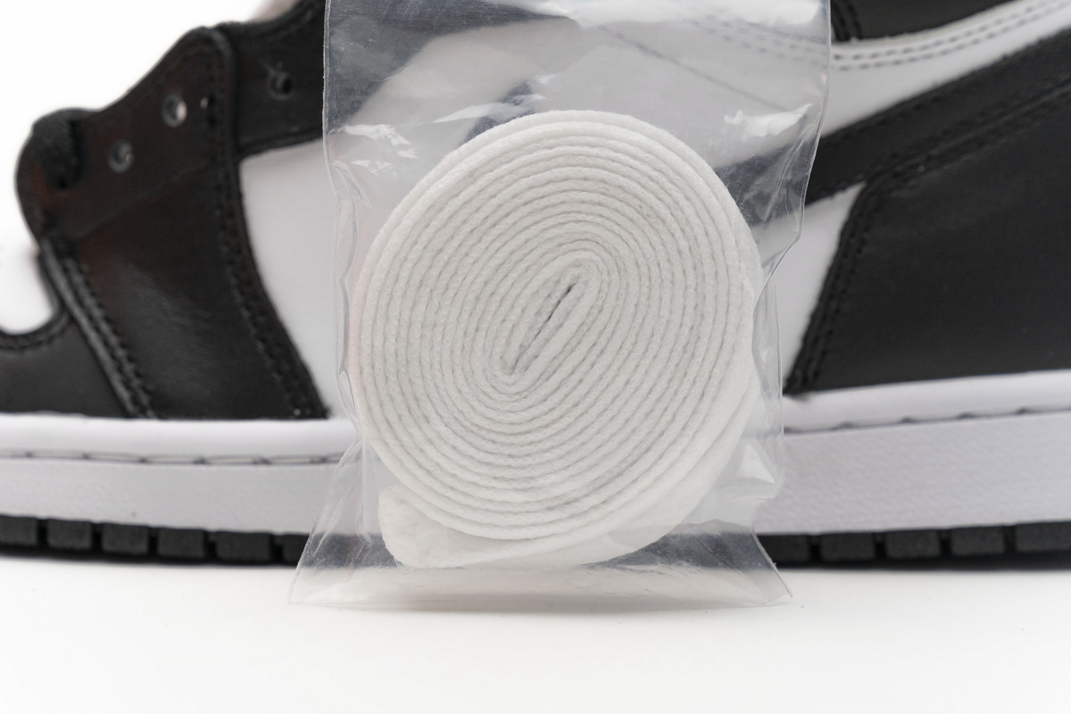 Air Jordan 1 Retro  High Black White (2014) 555088-010 - Image 11