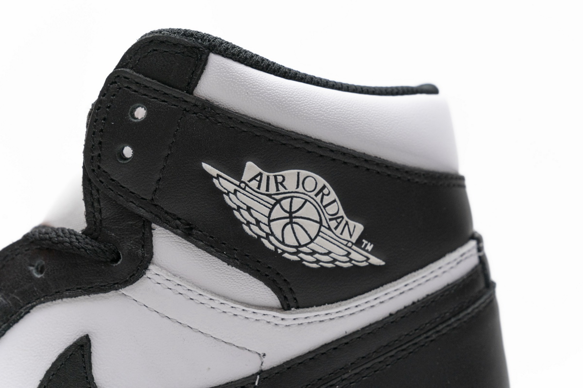 Air Jordan 1 Retro  High Black White (2014) 555088-010 - Image 12