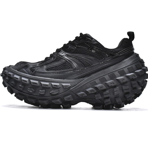 Balenciaga Defender Black 685613 W2RA6 1000