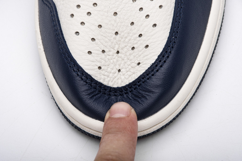 Air Jordan 1 Retro High Obsidian UNC 555088-140 - Image 7