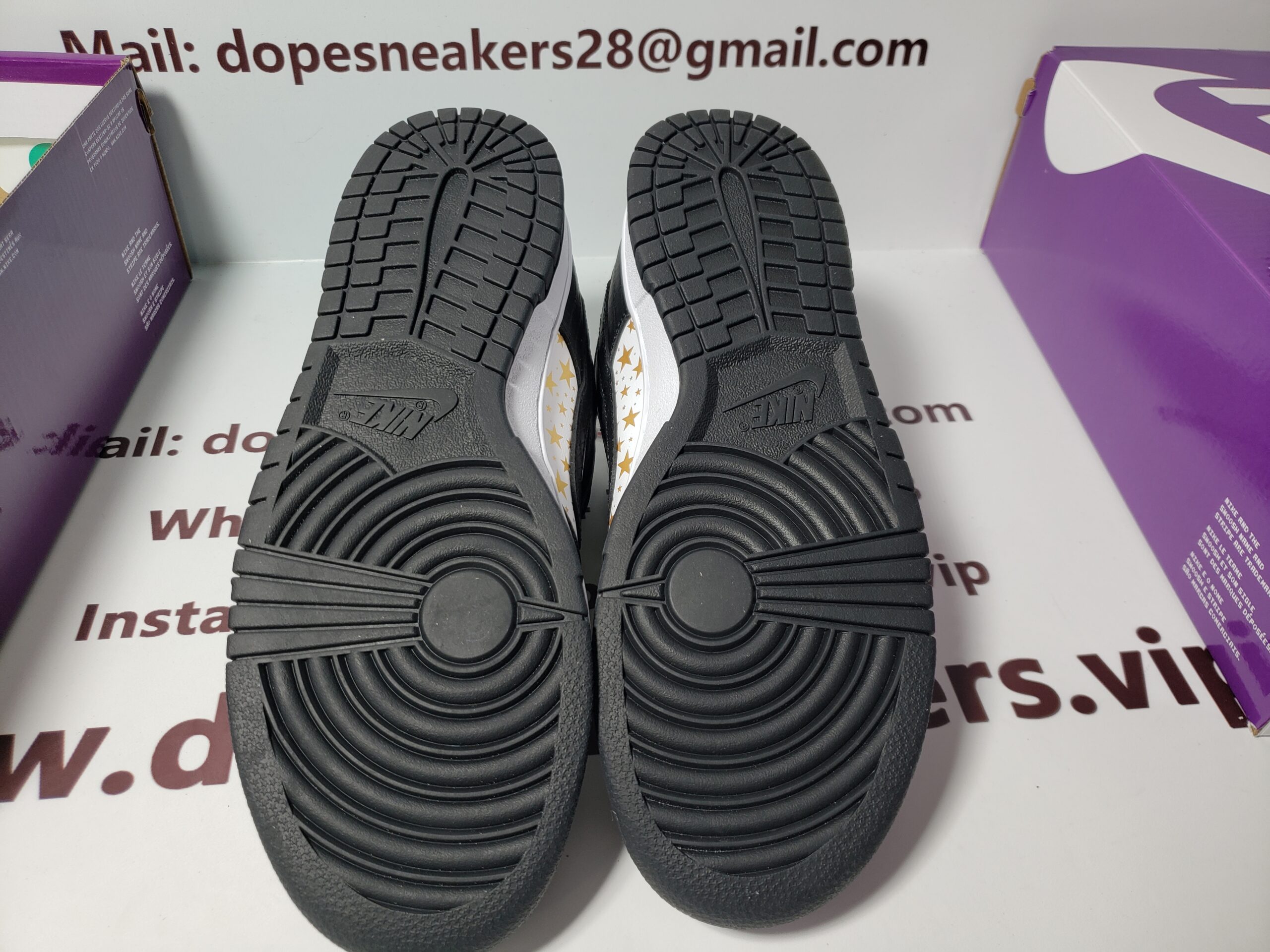 Supreme x Nike SB Dunk Low Black Stars DH3228-102 - Image 8